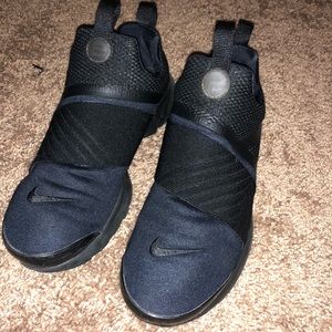 Nike presto extreme 5.5youth 7- 7.5 female